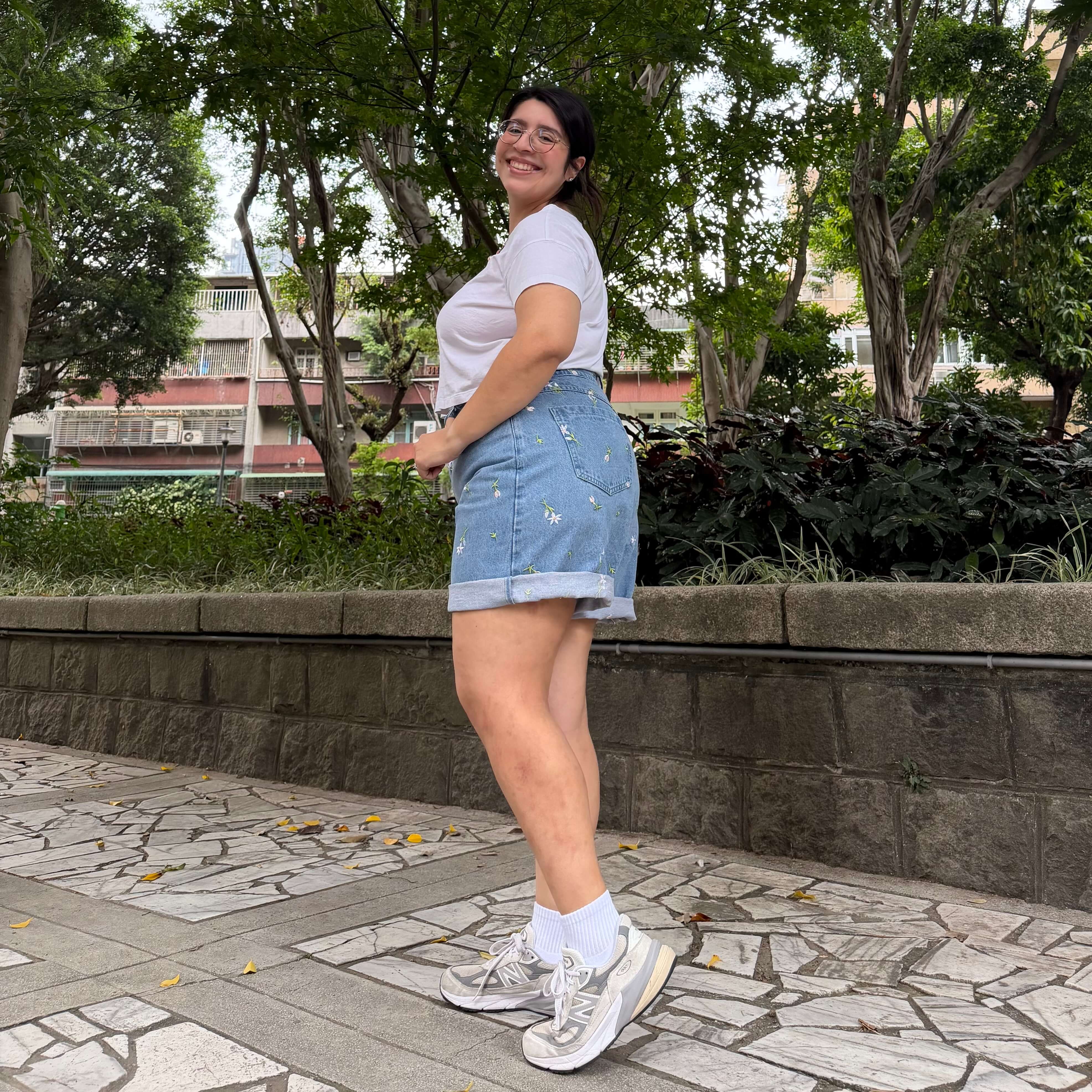 Daisies Denim Shorts - Light Wash
